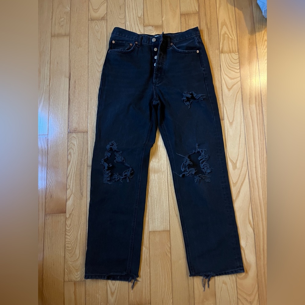 BDG relaxed straight distressed high raise jeans! Size 28 worn once!